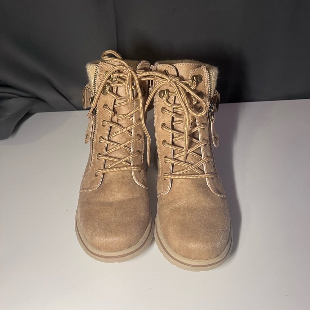 Never worn DSW winter boots